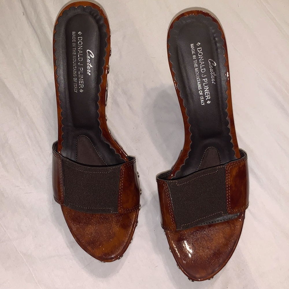 Donald J Pliner; tortoise/expresso color